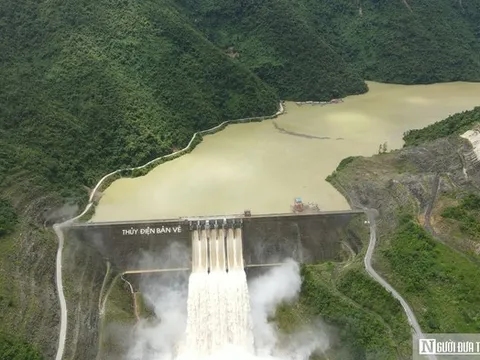 Hồ thủy điện lớn nhất Bắc Trung Bộ xả nước để ứng phó với bão số 9