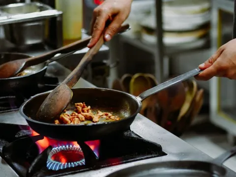 5 loại thực phẩm tuyệt đối không nên nấu ngay sau khi lấy từ tủ đông