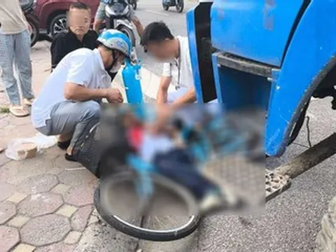 Va chạm với ô tô tải, nam sinh lớp 6 ở Hà Nội tử vong