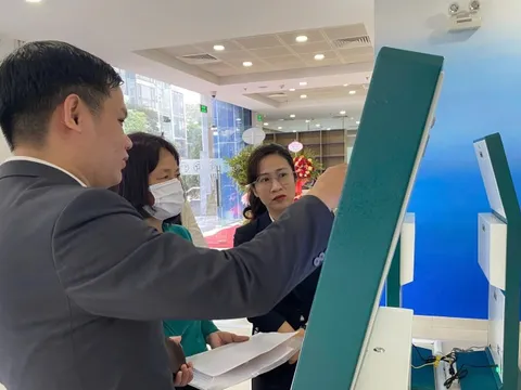 Hà Nội lập ki-ốt điện tử, dùng xe buýt làm văn phòng giải quyết thủ tục hành chính