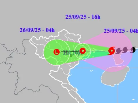 Bão số 9 Ragasa giật cấp 11 đang lao nhanh vào đất liền nước ta