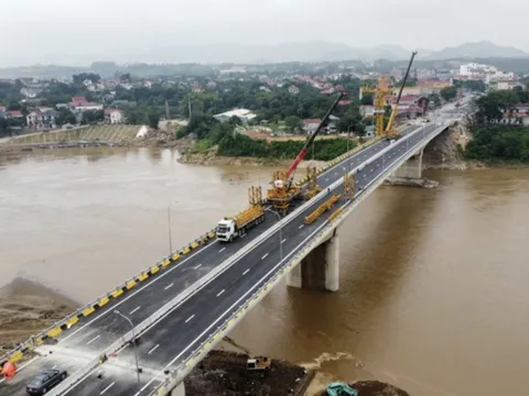Sắp khánh thành cầu Phong Châu mới