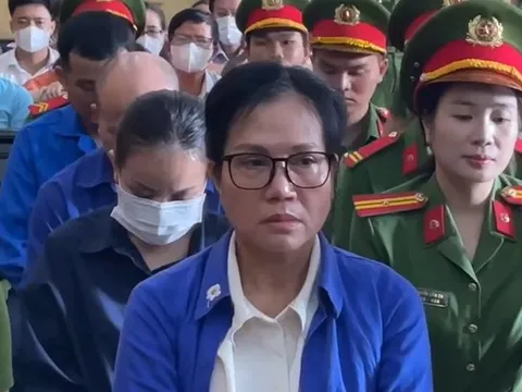 Bị chủ tọa chất vấn, cựu lãnh đạo SJC lí nhí thừa nhận chiếm hưởng vàng