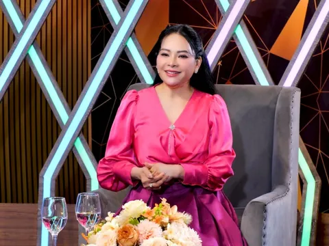 Ca sĩ Đông Đào hừng hực lửa nghề, trăn trở nạn học vẹt