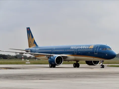 Bão số 9 Ragasa diễn biến phức tạp, hủy loạt chuyến bay