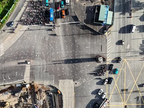 TP.HCM sẽ giao xã quản lý biển báo, vạch kẻ đường