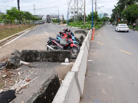 Đường song hành Võ Nguyên Giáp xong 2 năm vẫn chưa cho xe chạy, chủ đầu tư nói gì?