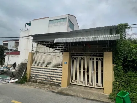 Nghẹt thở giải cứu người đàn ông nhốt mình với 3 bình gas đã mở van