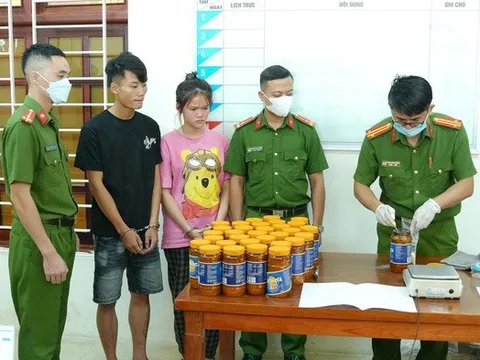 Chiêu trò của cặp đôi mua bán ma tuý từ nước ngoài về Việt Nam qua đường hàng không