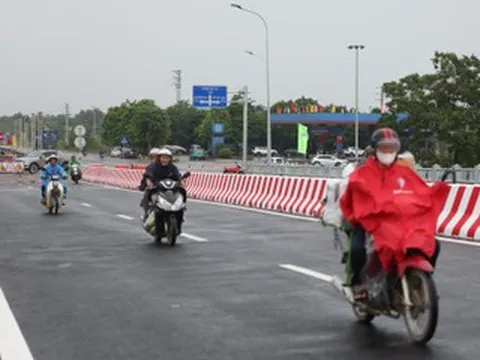 Người dân háo hức được đi qua cầu Phong Châu mới