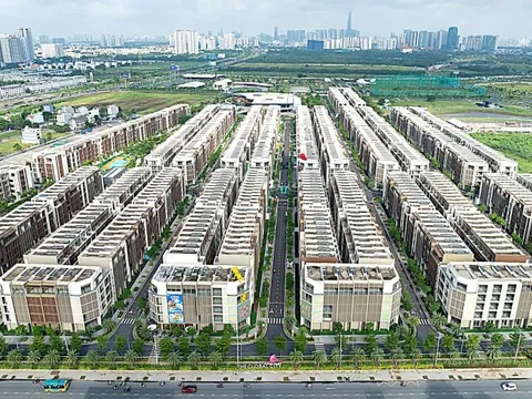 Tiền ồ ạt đổ vào bất động sản: Coi chừng lợi bất cập hại