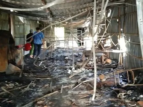 Cháy nhà có 4 người lúc 0h30, bé trai 9 tuổi tử vong