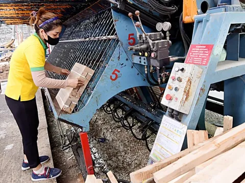 Doanh nghiệp Việt bán hàng sang Mỹ tìm cách thích ứng biến động thuế