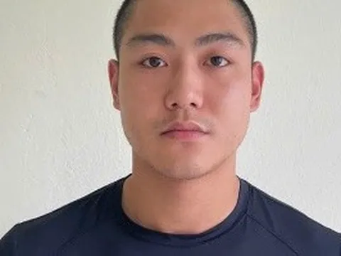 Bắt nam thanh niên đánh bạn gái, cầm dao yêu cầu đi về cùng