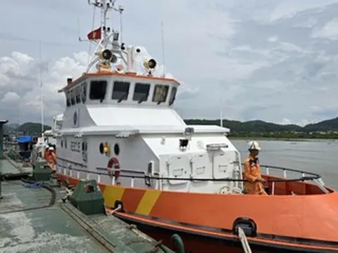 2 người mất tích, 42 chuyến bay phải hủy do bão số 10 Bualoi