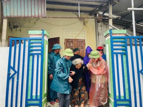 Hà Tĩnh: Khẩn trương sơ tán dân đến nơi an toàn trước khi bão số 10 đổ bộ