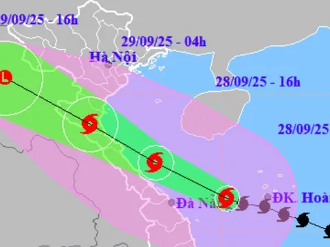 Bão số 10 Bualoi giật cấp 15, đổ bộ vào khu vực nào ở miền Trung?