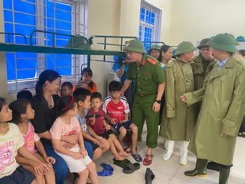 Gấp rút sơ tán gần 6.500 người trước giờ bão số 10 đổ bộ ở Thanh Hóa