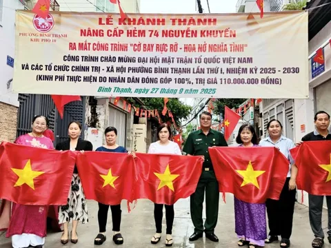 Báo Người Lao Động góp phần lan tỏa công trình cờ Tổ quốc tại phường Bình Thạnh, TP HCM