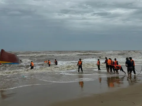 Chùm ảnh: Quảng Trị nỗ lực khắc phục hậu quả sau bão số 10