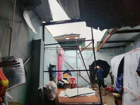 Bão số 10 tàn phá Quảng Trị: 12 người mất tích, gần 400 nhà tốc mái hư hỏng