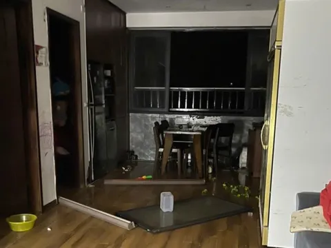 Hình ảnh ngổn ngang sau bão quần thảo vào Nghệ An