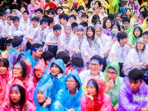 Bộ GD&ĐT tiếp tục chỉ đạo khẩn các trường học ở vùng tâm bão đi qua