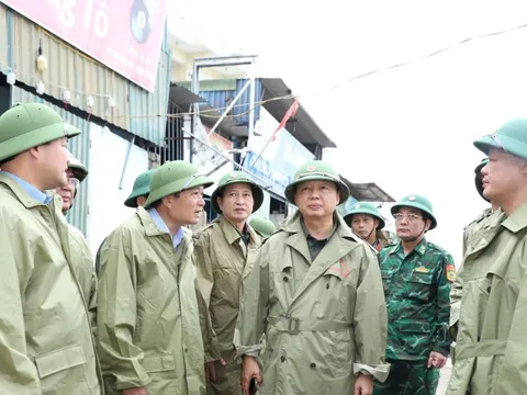 Phó Thủ tướng Trần Hồng Hà kiểm tra công tác ứng phó bão số 10 Bualoi tại Nghệ An