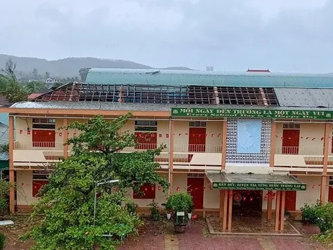 Nhiều trường học ở Nghệ An tan hoang sau bão Bualoi