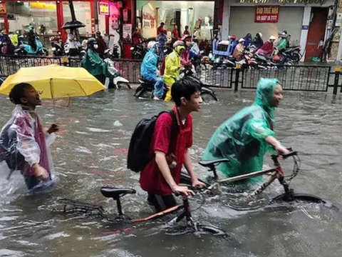 Hà Nội cho học sinh toàn thành phố nghỉ học ngày mai 1/10 vì mưa bão