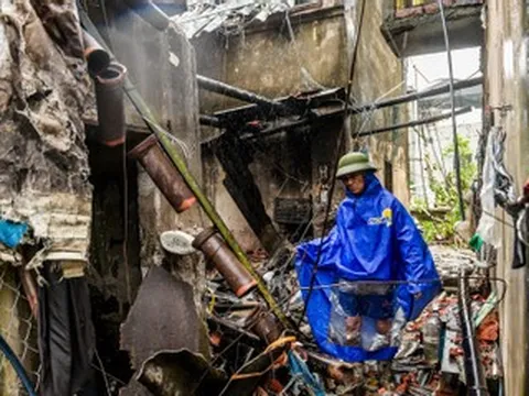 Hơn 12 giờ bão số 10 Bualoi quần thảo đất liền, 'dị thường' và khốc liệt