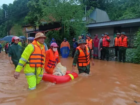 Sơ tán, di dời triệt để dân cư khỏi các khu vực nguy hiểm do mưa lũ