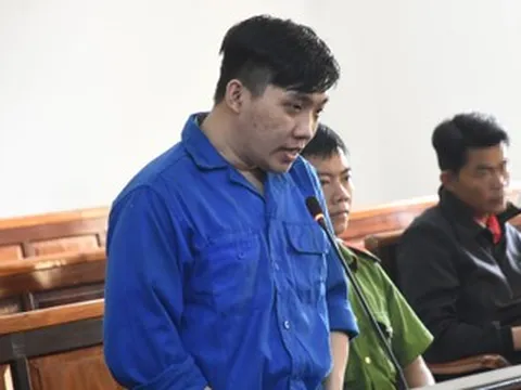 Lời khai của tài xế xe tải cán 2 lần lên người đi xe máy: 'Tôi tưởng cán trúng đá'