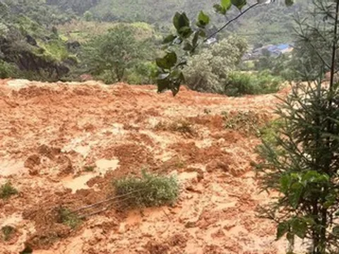 Ngôi nhà có 7 người bị cuốn trôi sông, 4 người mất tích