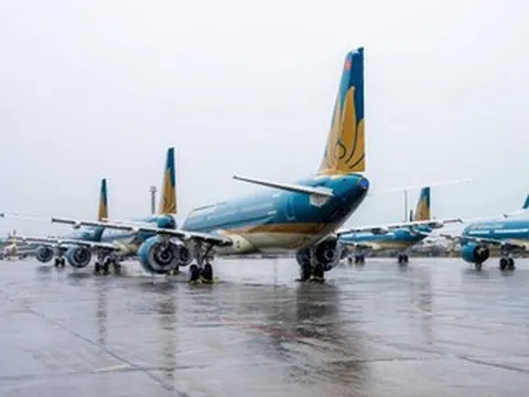 Mưa lớn khiến 37 chuyến bay đến Nội Bài phải chuyển hướng hạ cánh sân bay khác