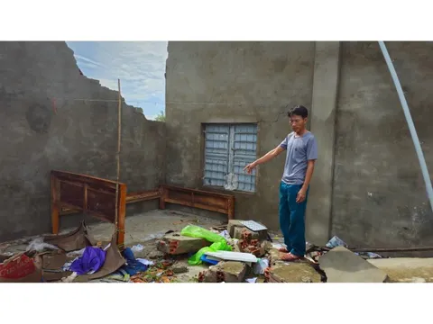Xót xa bên những căn nhà tan hoang do bão số 10 Bualoi