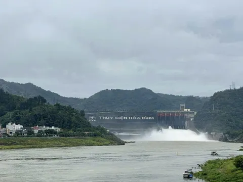 2 hồ thủy điện Hòa Bình và Tuyên Quang xả lũ
