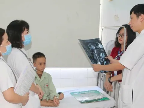 Kịp thời cứu sống cháu bé 6 tuổi mắc dị dạng mạch máu phổi hiếm gặp