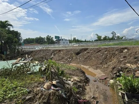 Đà Nẵng: Nước từ cao tốc tràn vào nhà dân, trách nhiệm thuộc về ai?
