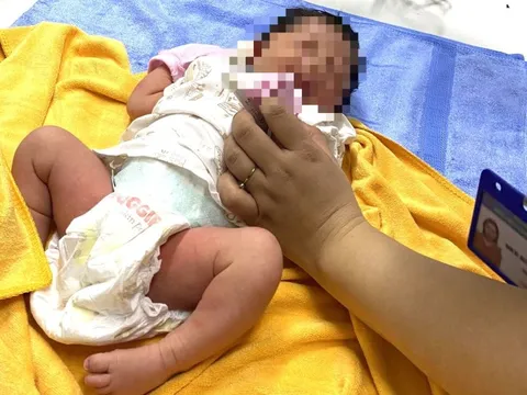 Bé gái sơ sinh bị bỏ rơi tại ngôi miếu ở Khánh Hòa