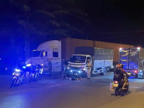 Tai nạn giao thông nghiêm trọng ngay Ngã Ba Giồng, TP HCM