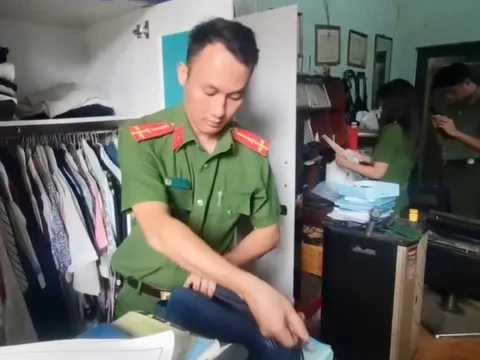 Khám xét khẩn cấp nhà chủ tài khoản "Lãng tử Tây Bắc" chuyên kêu gọi từ thiện