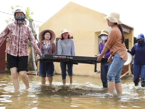 Dồn sức sửa trường đón học trò sau bão