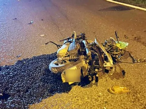 Va chạm với ô tô, người đi xe máy tử vong ở làn cao tốc Đại lộ Thăng Long