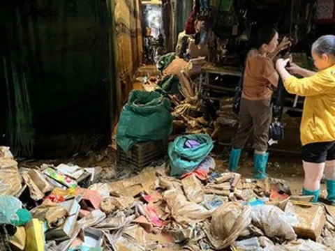 Cận cảnh phố phường Cao Bằng ngổn ngang sau trận lũ lịch sử