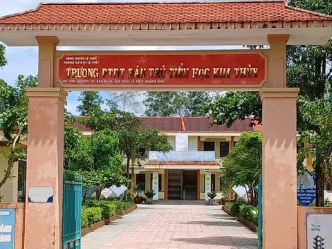 Vụ 40 học sinh ngộ độc sau bữa sáng: Thông tin bất ngờ về nữ hiệu phó