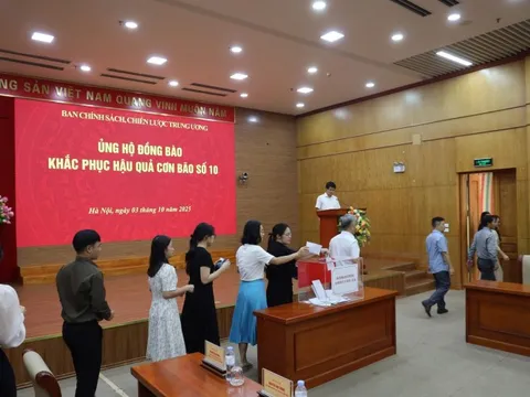 Ban Chính sách, chiến lược Trung ương ủng hộ đồng bào khắc phục hậu quả bão số 10 Bualoi