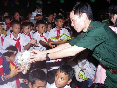 Tổ chức trung thu cho hàng nghìn trẻ em ở khu vực biên giới