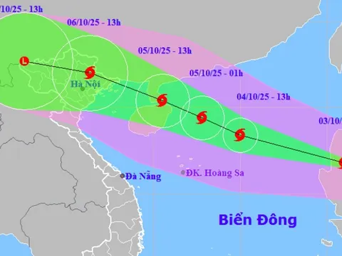 Bão Matmo giật cấp 13 và dự báo còn mạnh thêm, 2 kịch bản đổ bộ