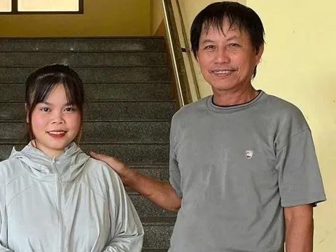 Cô gái trẻ có hành động đẹp khiến nhiều người khen ngợi